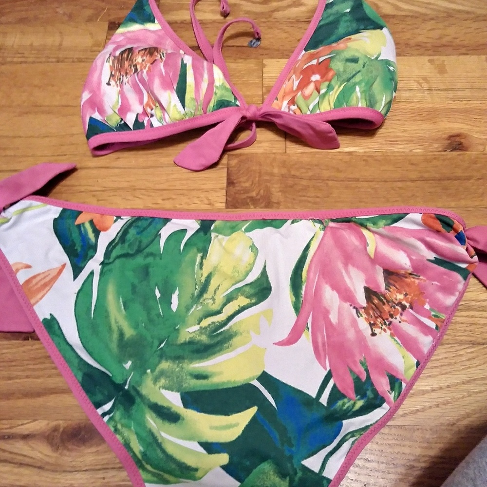 Two piece bikini - Picture 3 of 3